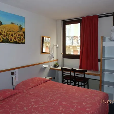 Hotel De Paris 3*