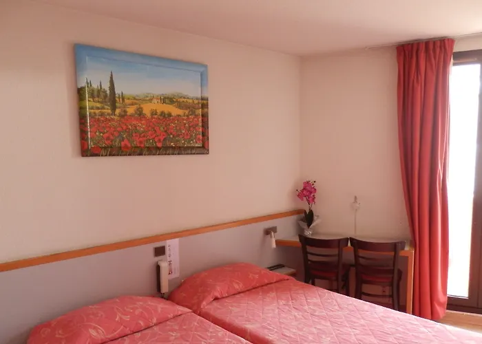 巴黎酒店 3* 卢德