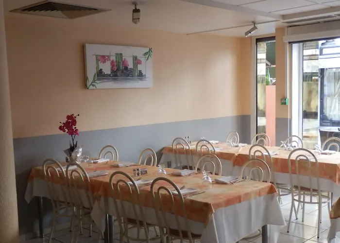 巴黎酒店 3* 卢德