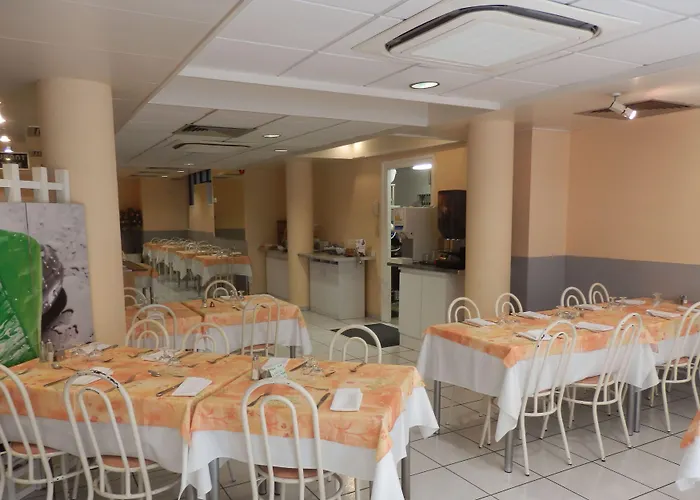 巴黎酒店 3* 卢德