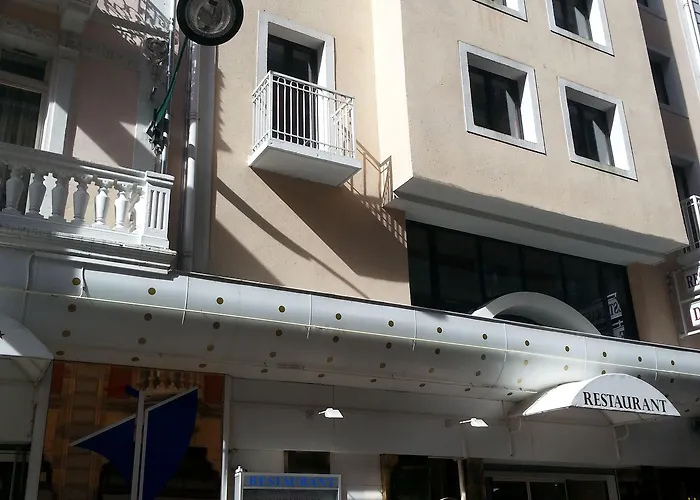 巴黎酒店 3* 卢德