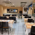De Paris Hotel 3*