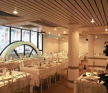 De Paris Hotell 3*