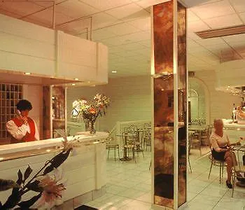 Hotell De Paris Lourdes