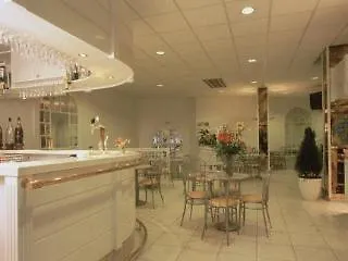 De Paris 3*